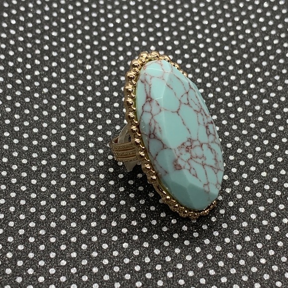 Howlite Elongated ring with goldtone 4.50ctw - Picture 4 of 8